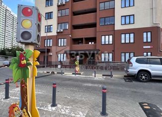 Продается 2-ком. квартира, 64 м2, Воронеж, Краснознамённая улица, 57, ЖК Высота