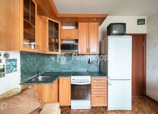 Продается 1-комнатная квартира, 38 м2, Москва, улица Герасима Курина, 16, улица Герасима Курина
