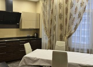 Сдаю в аренду трехкомнатную квартиру, 102 м2, Санкт-Петербург, Петрозаводская улица, 13, Петрозаводская улица