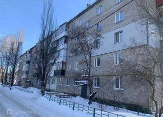 Продам 3-комнатную квартиру, 60 м2, посёлок городского типа Петра Дубрава, улица Коммунаров, 17