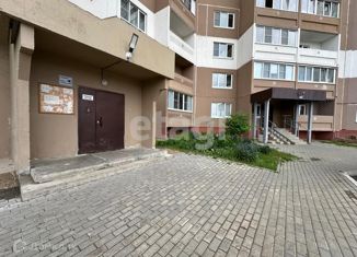 Продаю трехкомнатную квартиру, 82 м2, Кострома, улица Олега Юрасова, 1