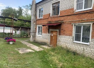 Продам 2-ком. квартиру, 56.5 м2, поселок городского типа Октябрьский, Клубная улица, 5
