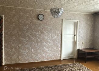 Продаю двухкомнатную квартиру, 46 м2, Барнаул, улица Георгия Исакова, 139