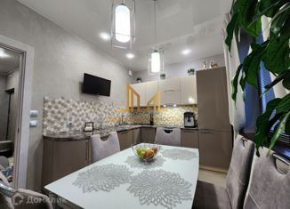 Продаю 2-ком. квартиру, 56.6 м2, Мурино, бульвар Менделеева, 8, ЖК Солнечный