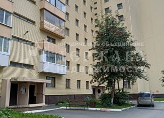 Продам 3-комнатную квартиру, 65 м2, Кемерово, Заводский район, улица Дружбы, 1