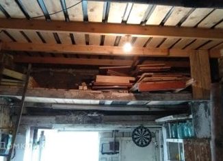 Продам гараж, 24 м2, посёлок городского типа Новоозёрное, Центральная площадь