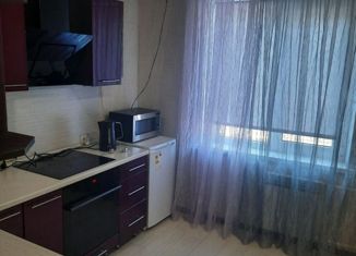 Сдаю в аренду 2-ком. квартиру, 44 м2, Тюмень, улица Александра Логунова, 18