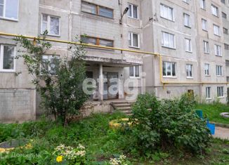 Продается 2-комнатная квартира, 50 м2, Златоуст, квартал имени А.М. Матросова, 4