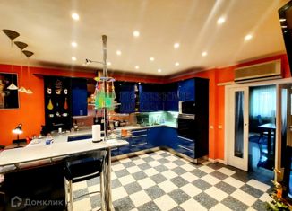 Продаю многокомнатную квартиру, 207.8 м2, Коми, Советская улица, 1