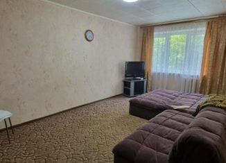Продается 3-ком. квартира, 60 м2, поселок городского типа Мирный, улица Сырникова, 6