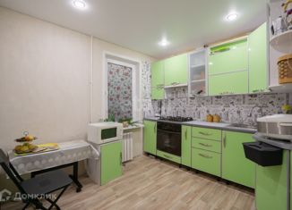Продается двухкомнатная квартира, 48 м2, Татарстан, улица Шамиля Усманова, 56