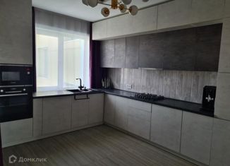 Продаю 3-ком. квартиру, 90 м2, Якутск, улица Кальвица, 30, Строительный округ