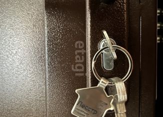 Продаю 1-ком. квартиру, 42 м2, Энгельс, улица Маяковского, 44