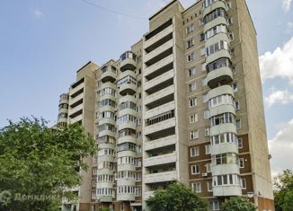 Продам 2-комнатную квартиру, 47 м2, Екатеринбург, метро Чкаловская, улица Крестинского, 31