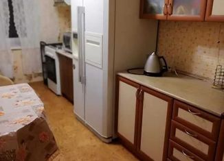 Сдам трехкомнатную квартиру, 75 м2, Татарстан, улица Братьев Касимовых, 54