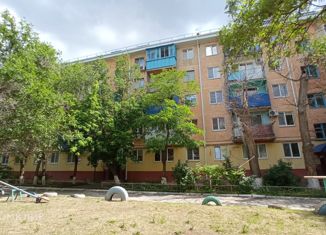 Продаю трехкомнатную квартиру, 57.3 м2, Элиста, 4-й микрорайон, 4-й микрорайон, 14