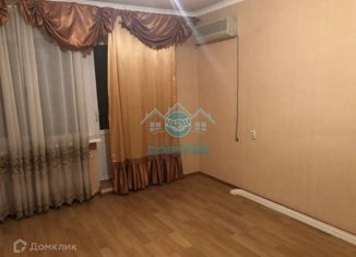 Продаю трехкомнатную квартиру, 119 м2, Астрахань, улица Адмирала Макарова, 5