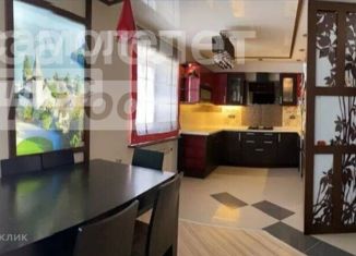 Продается 3-комнатная квартира, 87.7 м2, село Молочное, улица Шмидта, 18