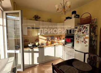 Двухкомнатная квартира на продажу, 62.2 м2, Якутск, улица Петровского, 32/2, Октябрьский округ