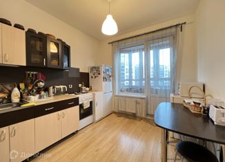 Продам 2-ком. квартиру, 52 м2, Мурино, улица Шувалова, 3, ЖК Гринландия