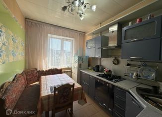 Продаю 4-комнатную квартиру, 98 м2, Астрахань, улица Валерии Барсовой, 13к2