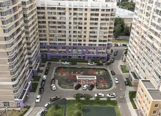 Сдам в аренду трехкомнатную квартиру, 80 м2, Москва, улица Мельникова, 3к5, улица Мельникова