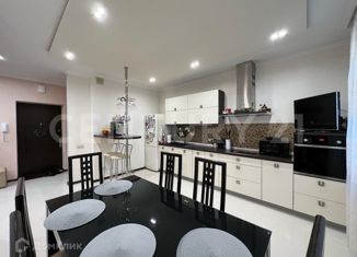 Продаю 3-комнатную квартиру, 113 м2, Краснодар, улица Монтажников, 12, улица Монтажников