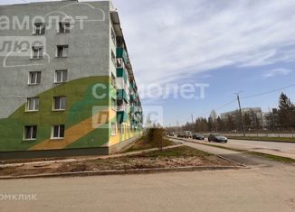 Продаю 4-ком. квартиру, 60 м2, Альметьевск, улица Шевченко, 102