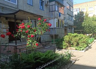 Продам трехкомнатную квартиру, 63.6 м2, Тимашевск, микрорайон Сахарный завод, 76к2