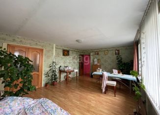 Продается 4-ком. квартира, 96 м2, Владивосток, улица Чкалова, 10, Советский район