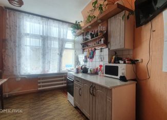 Продается трехкомнатная квартира, 57 м2, Артёмовский, Комсомольская улица, 8