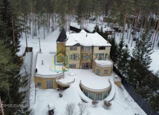Продаю дом, 1500 м2, Ленинградская область