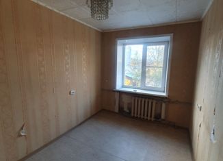 Продается трехкомнатная квартира, 55 м2, Курская область, улица Маяковского, 93А/4