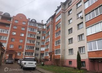 Продаю 4-ком. квартиру, 205 м2, Вязьма, улица Восстания, 9