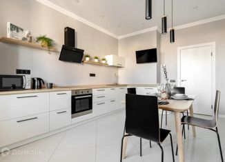 Продаю двухкомнатную квартиру, 85 м2, Краснодар, Дальняя улица, 8к1, Западный округ