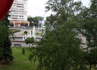 Продаю 2-ком. квартиру, 50 м2, Владикавказ, улица Леонова, 1к2, 4-й микрорайон