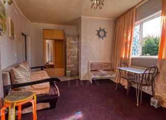 Продам 4-комнатную квартиру, 88 м2, Алушта, улица Свердлова, 8/1