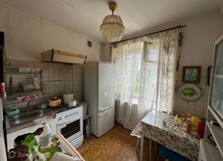 Продажа 3-ком. квартиры, 59 м2, Кимры, улица 60 лет Октября, 26