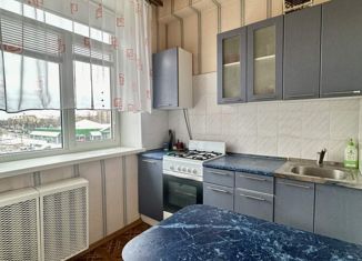 Продается двухкомнатная квартира, 41 м2, Псковская область, Петровская улица, 37