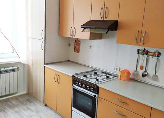 Сдается 1-ком. квартира, 30 м2, Киров, Садаковская улица, 4, ЖК Метроград