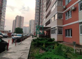 Продажа 2-ком. квартиры, 77.7 м2, Краснодар, улица Невкипелого, 18к2, ЖК Поющие Фонтаны