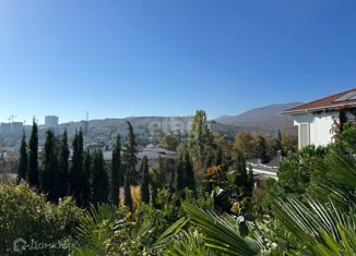 Продается 1-комнатная квартира, 38.7 м2, Алушта, Партизанская улица, 12