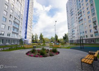 Продается многокомнатная квартира, 32.4 м2, Тюмень, улица Ветеранов Труда, 9А