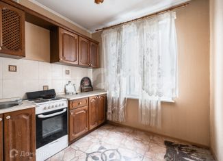 Продажа трехкомнатной квартиры, 49 м2, Москва, улица Айвазовского, 6к1, метро Ясенево