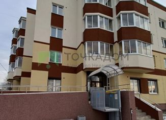 Продам трехкомнатную квартиру, 85.57 м2, городской посёлок Дубровка, Школьная улица, 1Б
