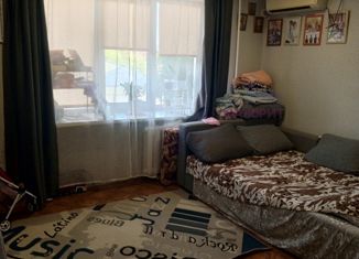 Продаю 1-комнатную квартиру, 35 м2, Орск, улица Шелухина, 13
