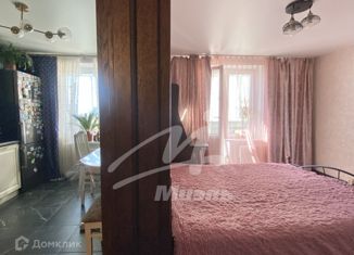 Продажа 3-комнатной квартиры, 64.2 м2, Москва, улица Кутузова, 1, улица Кутузова