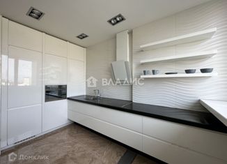 Продажа 2-комнатной квартиры, 61 м2, Москва, улица Столетова, 7, метро Раменки