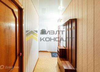 Двухкомнатная квартира на продажу, 52 м2, Омская область, проспект Комарова, 1