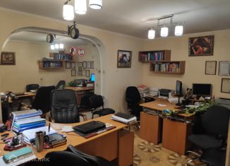 Продается 4-ком. квартира, 79 м2, Севастополь, улица Адмирала Октябрьского, 15, Ленинский район